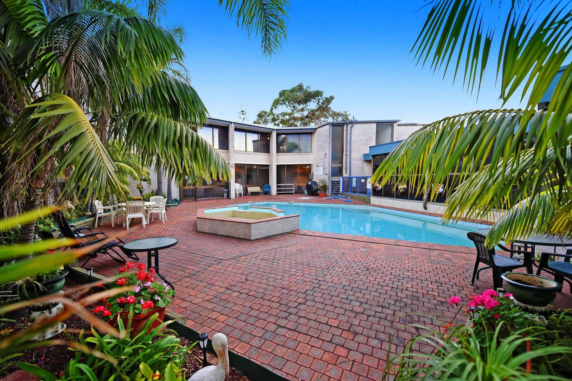 Palm Court Motor Inn Port Macquarie Exterior photo
