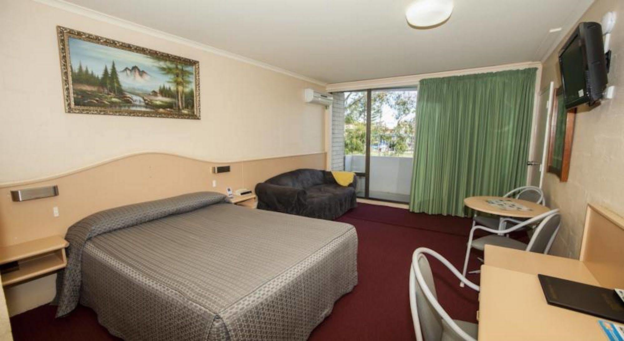Palm Court Motor Inn Port Macquarie Exterior photo